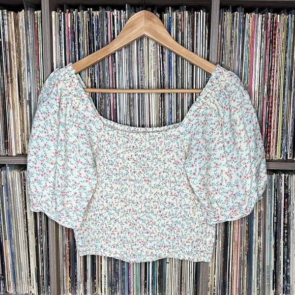Sophie Rue Floral Puff-Sleeved Smocked Bodice Cropped Top Size Small - Picture 3 of 3